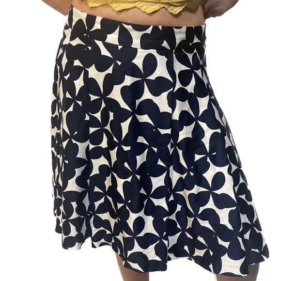 Inc Skirt dark blue flowers and white. - Picture 1 of 4